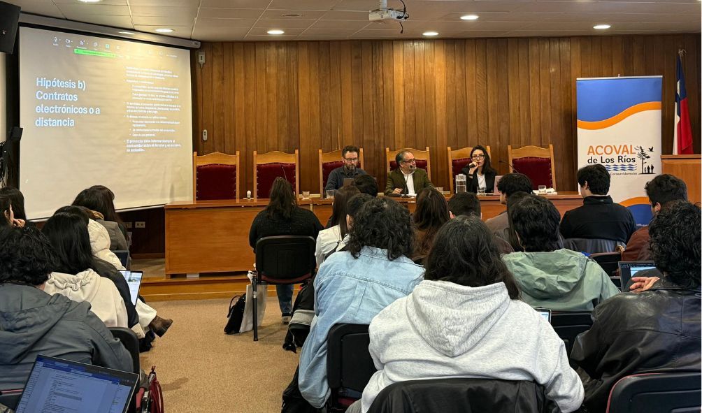 Académicos de la UACh y ACOVAL de Los Ríos fortalecen la educación en derechos del consumidor con seminario conjunto